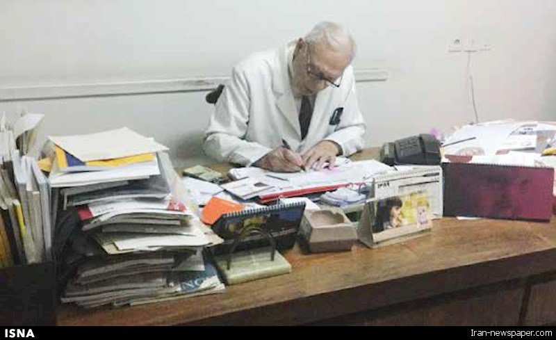گفتگو با نوه دکتر مصدق، پیرترین پزشک ایران