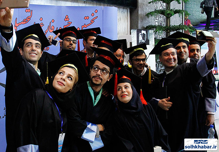 عکسهای نخستین جشن فارغ التحصیلان در دانشکده خبر