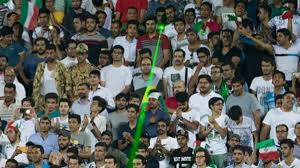 اقدام زشت تماشاگران در بازی ایران و قطر