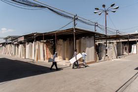 بازار سنگ بعثت واقع در تقاطع خیابان فداییان اسلام و پل بعثت.