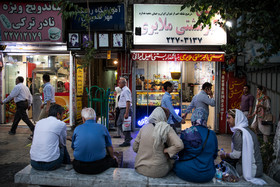  بستنی اکبر مشتی که  در سال ۱۳۲۰تاسیس  شده است از بستنی فروشی های معروف تهران است که پاتوق خیلی از تهرانی ها در فصل گرماست.