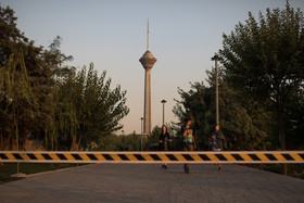 نمای برج میلاد از پارک ایران زمین واقع در حاشیه شرقی بزرگراه شیخ‌فضل‌الله نوری