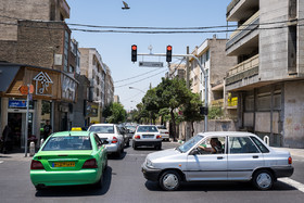 اولین تقاطع با خیابان جیحون، خیابان بهنود است که از شرق به غرب از خیابان قصر دشت آغاز می‌شود و به بزرگراه یادگار امام (ره) منتهی می‌شود.