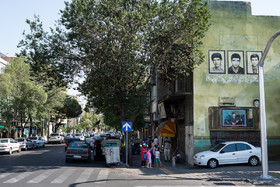 تقاطع خیابان امام خمینی (ره) با خیابان جیحون، از چهارراه‌های اصلی این محله است.