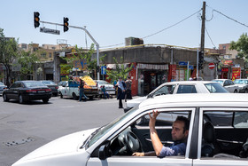 دستفروش‌های وانتی زیادی در تقاطع‌های خیابان جیحون فعالیت می‌کنند. توقف آنها در گذرهای پررفت‌و‌آمد، باعث بروز ترافیک شدید در این خیابان شده است.