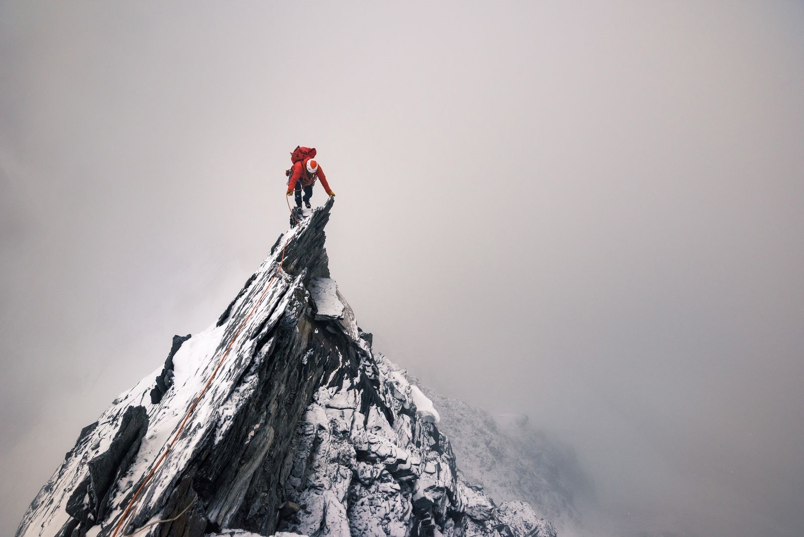 صعود به قله ناهموار (عکس)