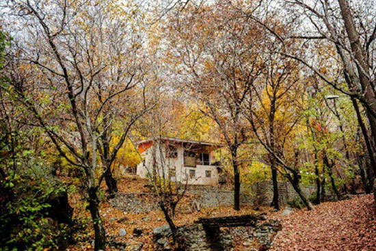 روستای واریان کرج؛ با قایق سفر کنید!