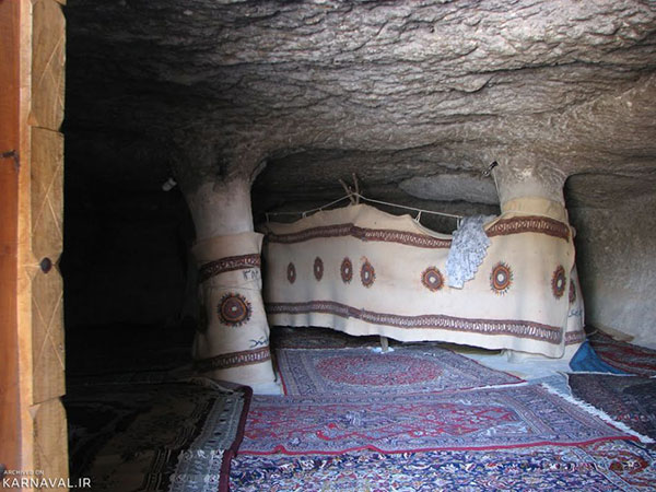 میمند شهربابک؛ روستایی صخره ای در کرمان