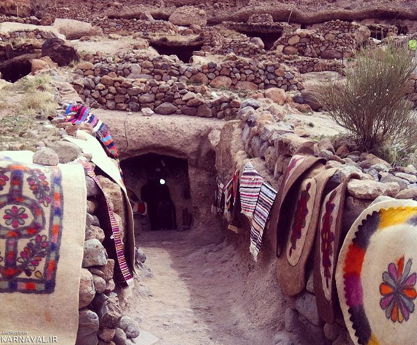 میمند شهربابک؛ روستایی صخره ای در کرمان