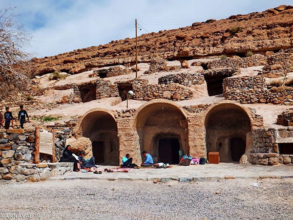 میمند شهربابک؛ روستایی صخره ای در کرمان