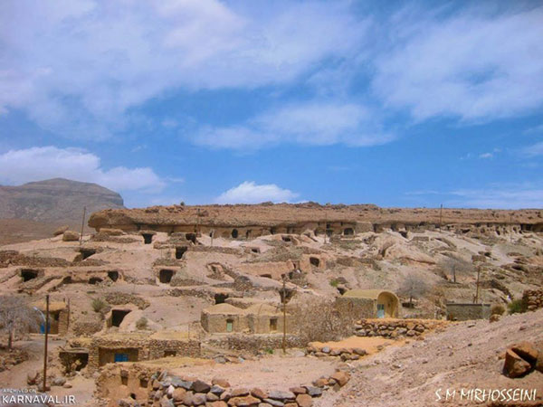 میمند شهربابک؛ روستایی صخره ای در کرمان