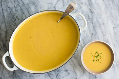 طرز درست کردن سوپ گل کلم و پنیر چدار