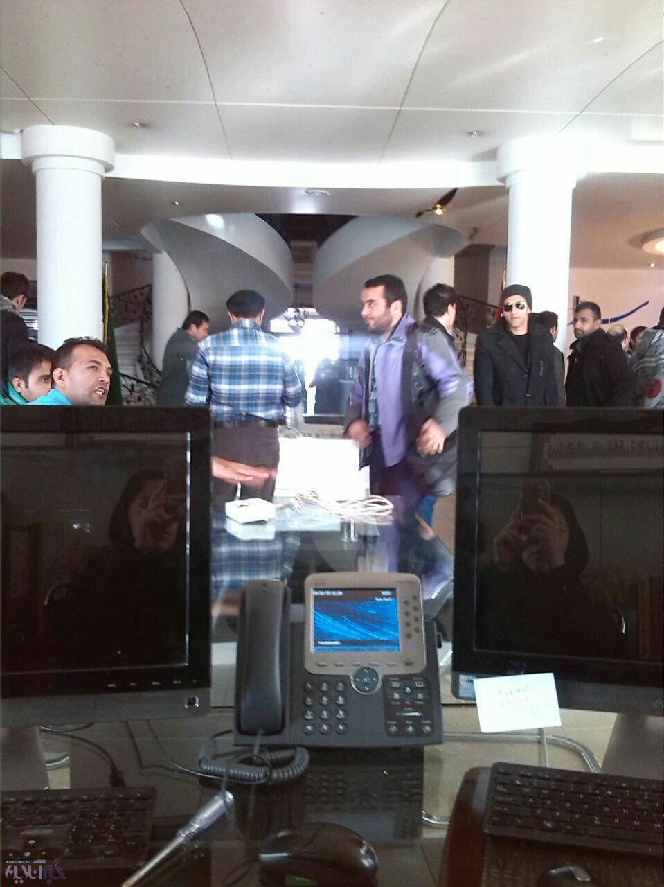 دفتر مرکزی شرکت پدیده شاندیز در مشهد به تسخیر طلبکاران درآمد/تحصن تا تعیین تکلیف