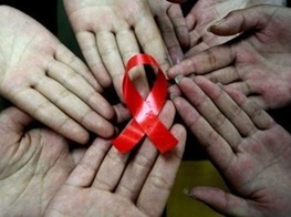 روبان سرخی که دور تا دور جهان پیچیده است / نگاهی به آمار ایدز از 1990 تا 2014
