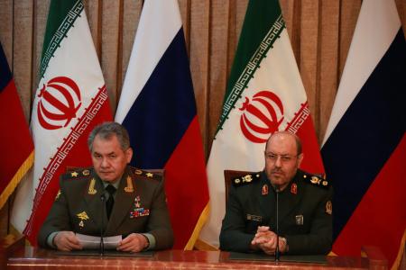 تاکید وزرای دفاع ایران و روسیه بر تشدید جنگ علیه تروریسم