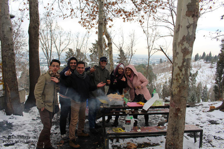 حضور خانواده ها همراه با برف زمستانی در چیتگر