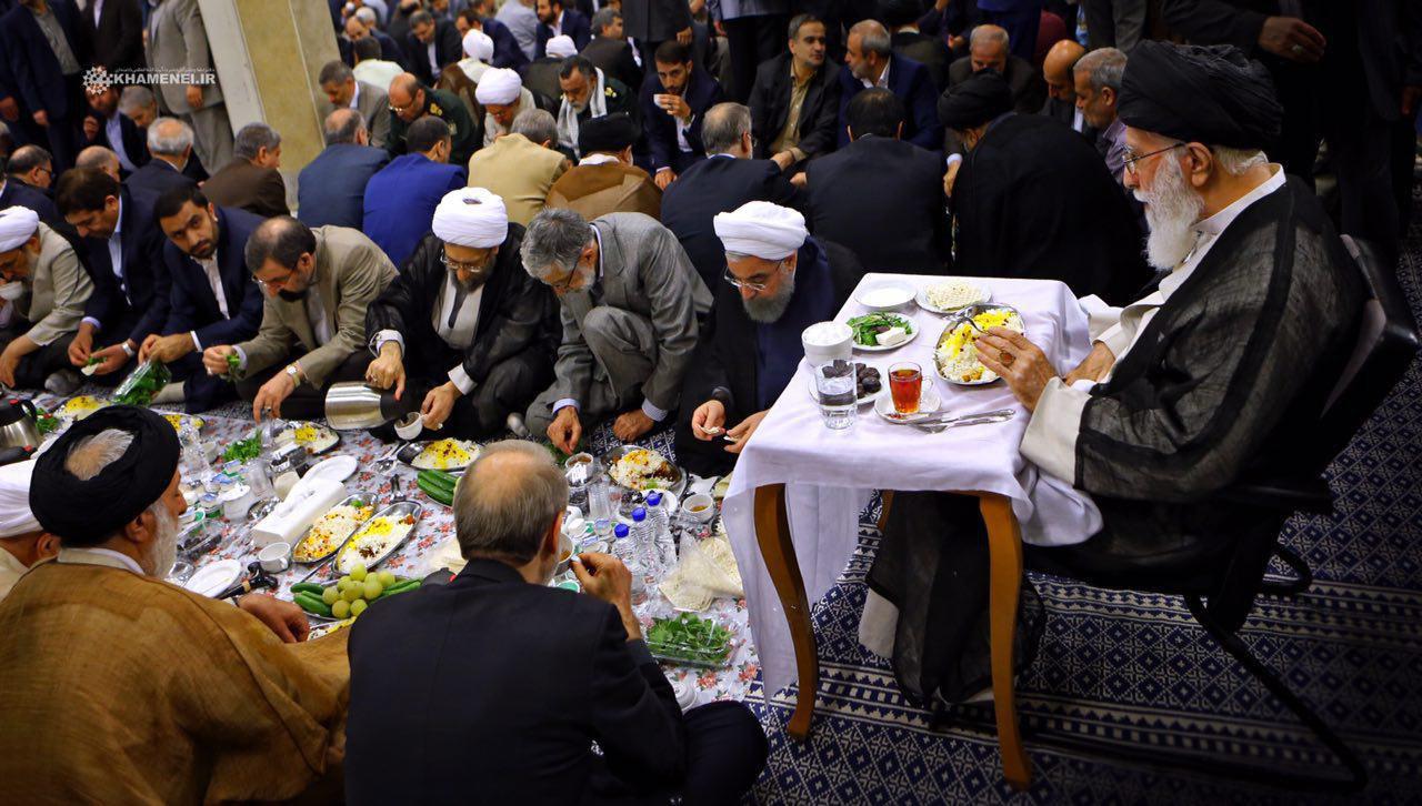 تصویر افطاری سران نظام و رهبری