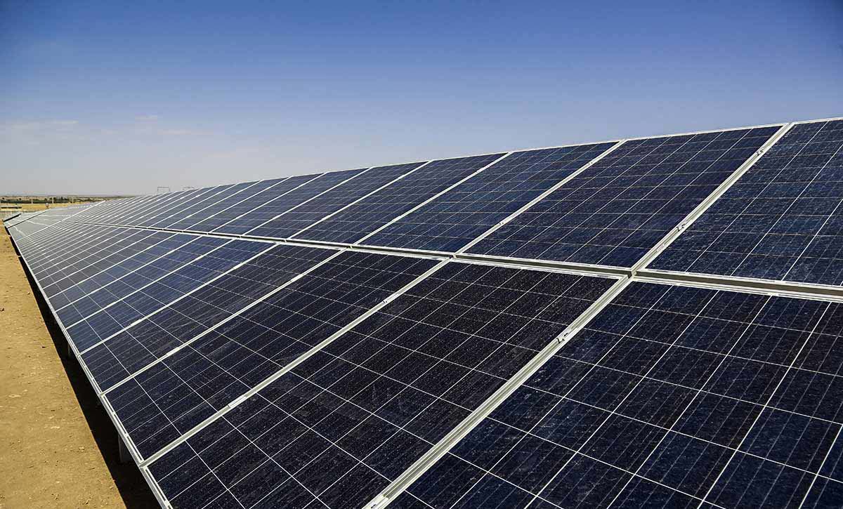 ساخت یکی از بزرگ‌ترین نیروگاه‌های خورشیدی جهان