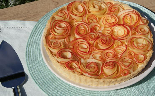 طرز تهیه تارت سیب به شکل گل