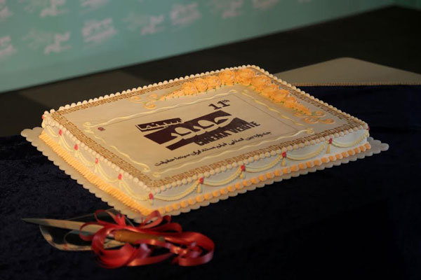 حسین ترابی کیک یازدهمین جشنواره «سینماحقیقت» را می‌بُرد