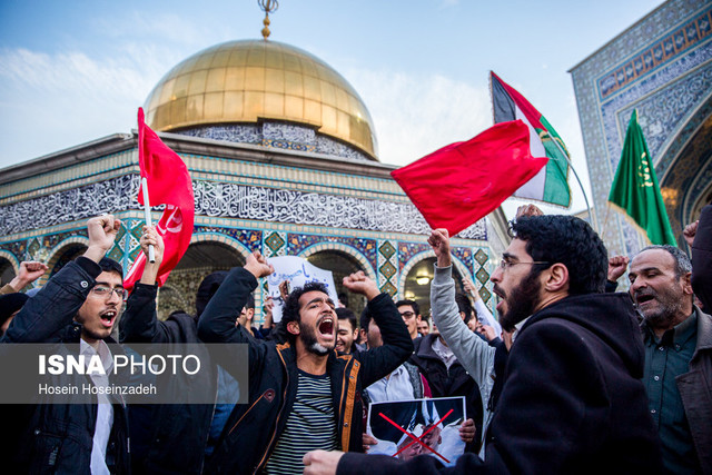 حلقه انسانی مردم مشهد در حمایت از قدس شریف