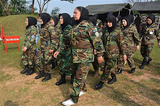 آموزش نظامی به افسران زن افغان