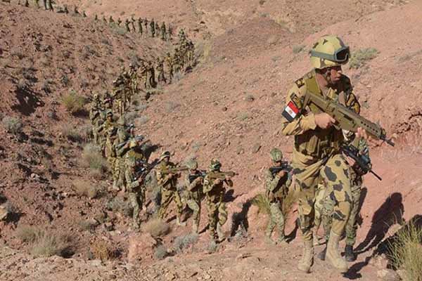 ارتش مصر ۸ عنصر مسلح را در صحرای سینا از پای درآورد