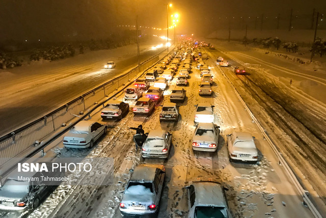 ترافیک سنگین  اتوبان کرج به علت بارش برف
