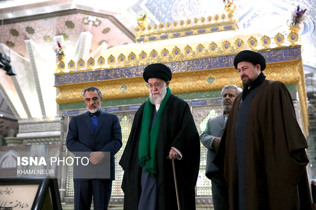 ویدئو / حضور رهبر انقلاب در حرم امام خمینی (ره)