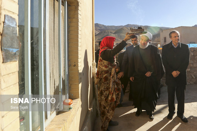 صلح خبر – بازدید روحانی از روستای زلزله زده گورک