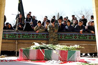 مراسم تشییع و تدفین دو شهید گمنام دفاع مقدس در شیراز