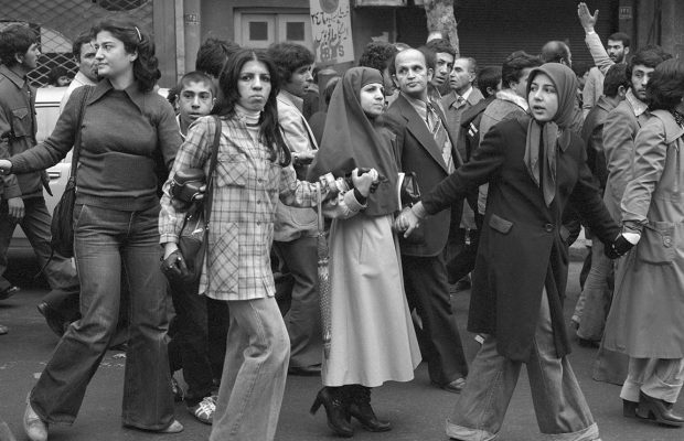 زنان در انقلاب 57 ایران / تصاویر حضور فعال زنان در انقلاب