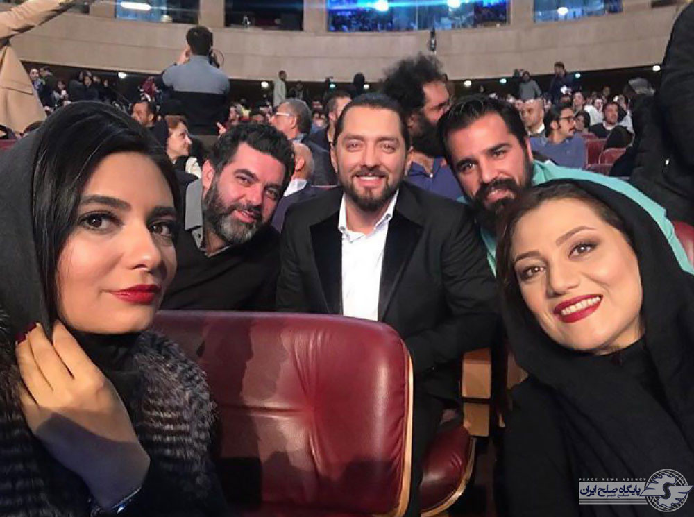 سلفی بازیگران در  افتتاحيه سی و ششمین جشنواره فیلم فجر