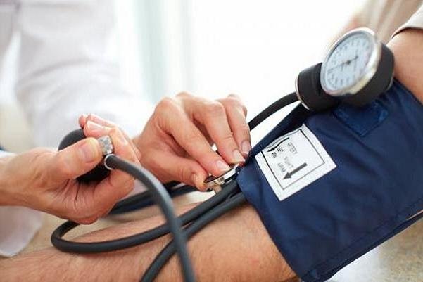 تست فشار خون بیش از ۱۰۰ هزار مسافر نوروزی در پایگاه های هلال احمر
