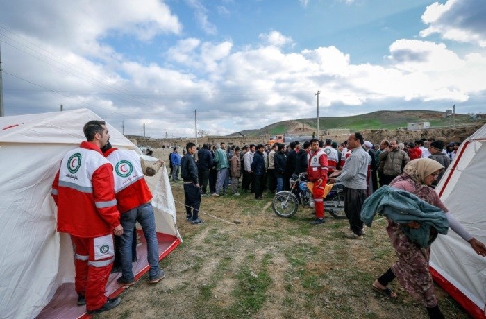 حضور پزشکان داوطلب در مناطق زلزله‌زده کرمانشاه