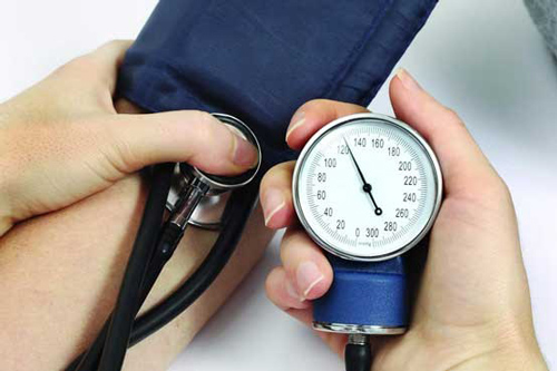 راه‌های تنظیم فشار خون؛ از کاهش وزن تا ترک سیگار