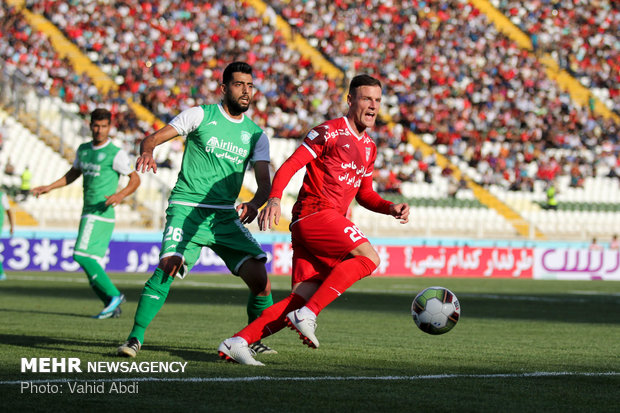 برتری تراکتورسازی در نیمه نخست بازی با استقلال خوزستان
