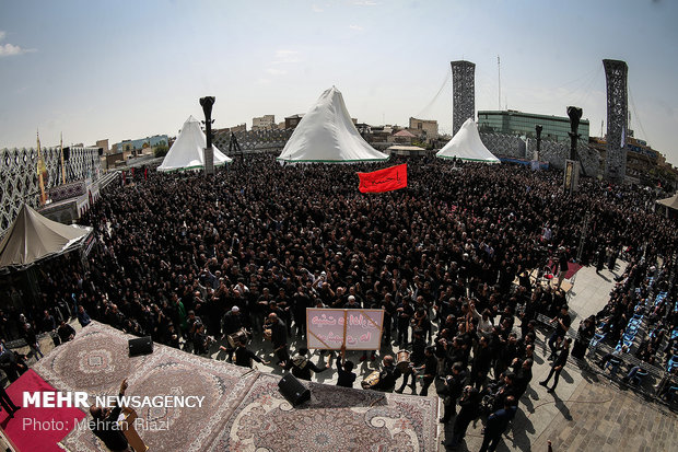 مراسم عزاداری ظهر عاشورا در میدان امام حسین(ع) تهران