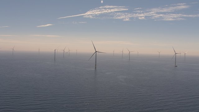 افتتاح بزرگترین مزرعه بادی دنیا روی دریا
