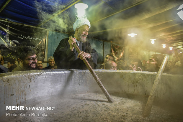 طبخ 84 هزارکیلو آش نذری در شیراز