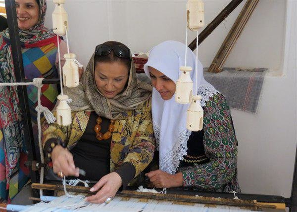 صنایع دستی زنان در بازار داخل و خارج قابل رقابت می‌شوند/سازوکارهای برندشدن منسوجات روستاییان