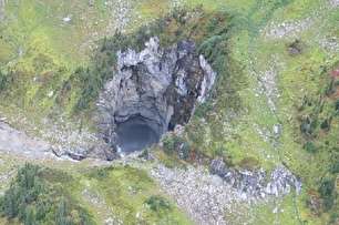 کشف یک غار بزرگ در کانادا (+عکس)
