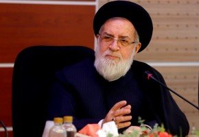 مردم ایران در مقابل دشمنان ایستاده‌اند