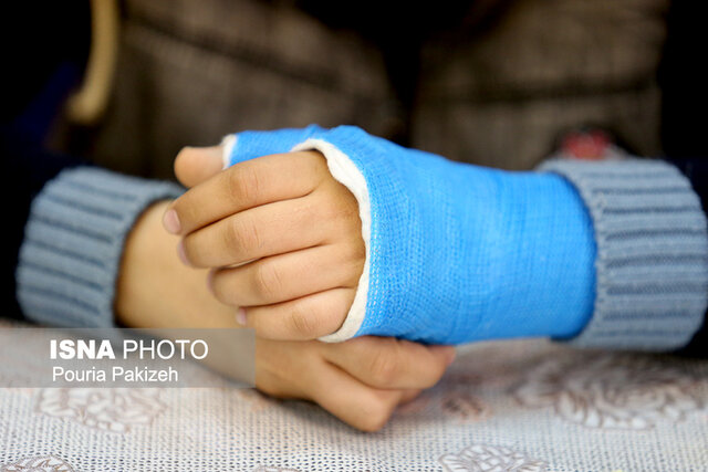 ‌شکستن انگشت دانش آموز شاید توسط معلم