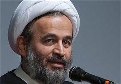 پناهیان:بعضی فیلم‌های دفاع مقدس تابوت شهدا را به رگبار می‌بندند