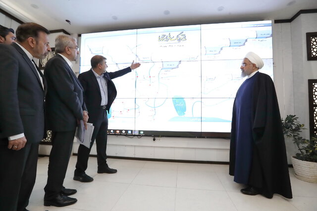 رئیس‌جمهور از مرکز مانیتورینگ سازمان آب و برق استان خوزستان بازدید کرد