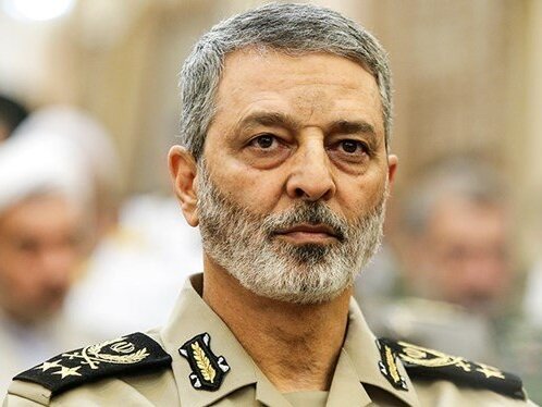 فرمانده کل ارتش جهت بازدید از مناطق سیل‌زده وارد خوزستان شد