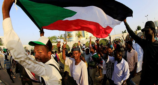 تظاهرکنندگان سودانی خیابان مقابل کاخ ریاست جمهوری را بستند