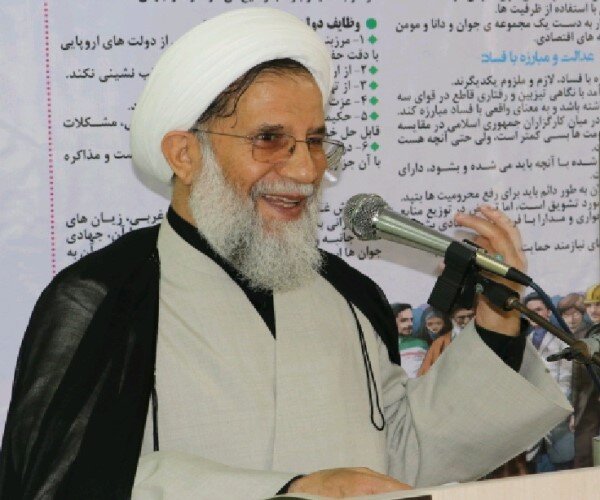حتی یک روز هم از دشمن غافل نیستیم