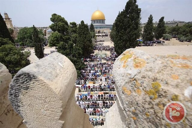 ده‌ها هزار فلسطینی آخرین نماز جمعه ماه رمضان را در مسجدالاقصی به جا آوردند